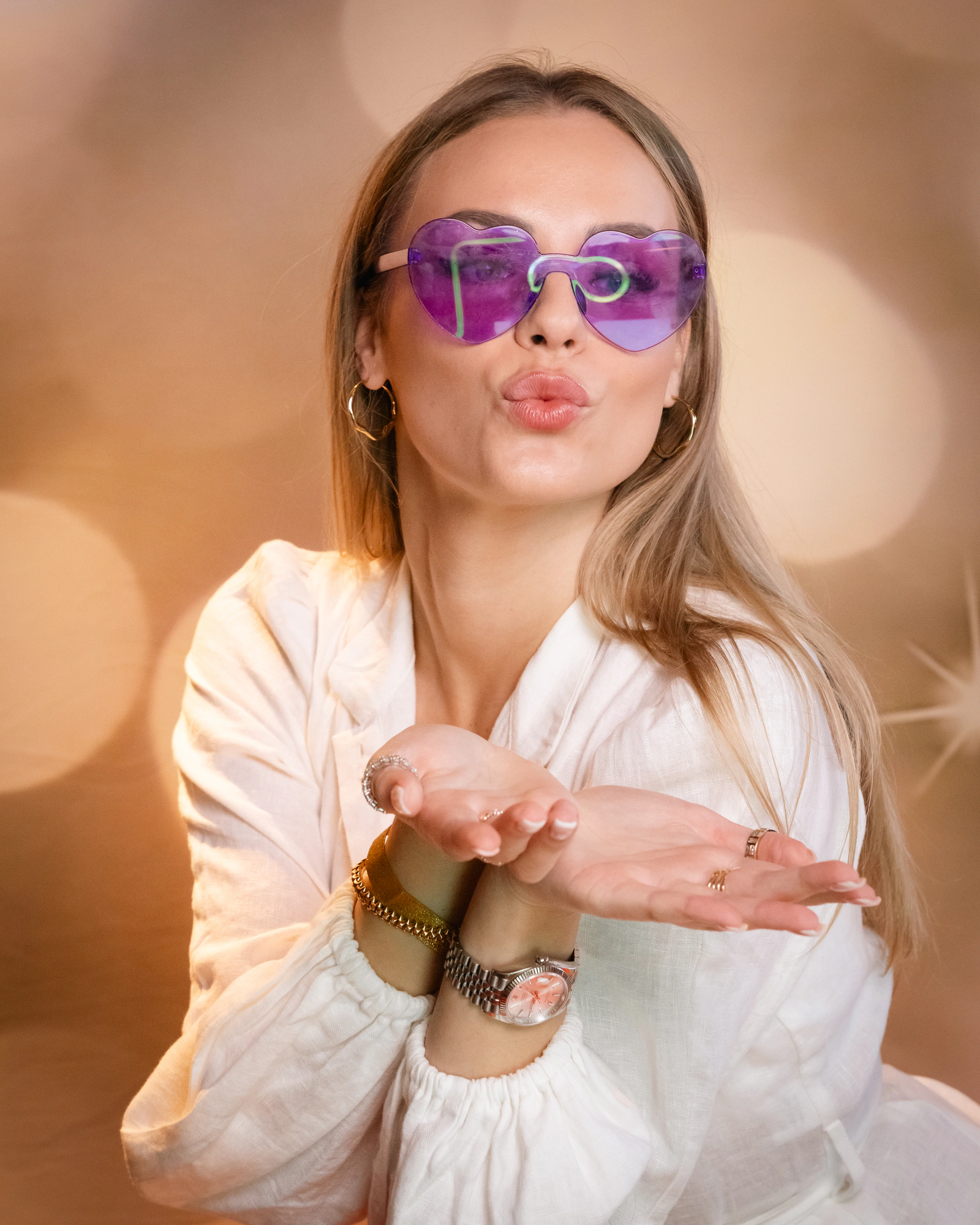 A guest in white blowing a kiss to the camera